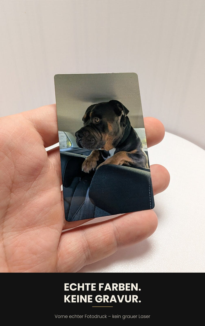 Fotokarte fürs Portemonnaie aus Metall – dein Foto in Farbe, Rückseite mit Gravur